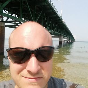 Meet your Posher, Adam